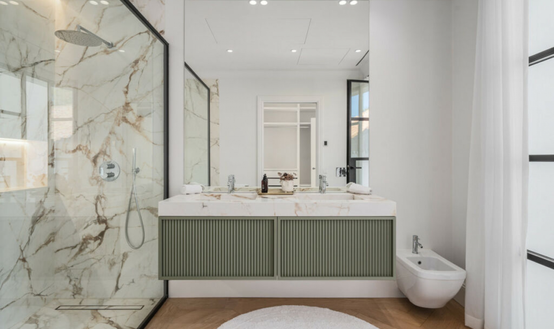 Resale - House -
Nueva Andalucía