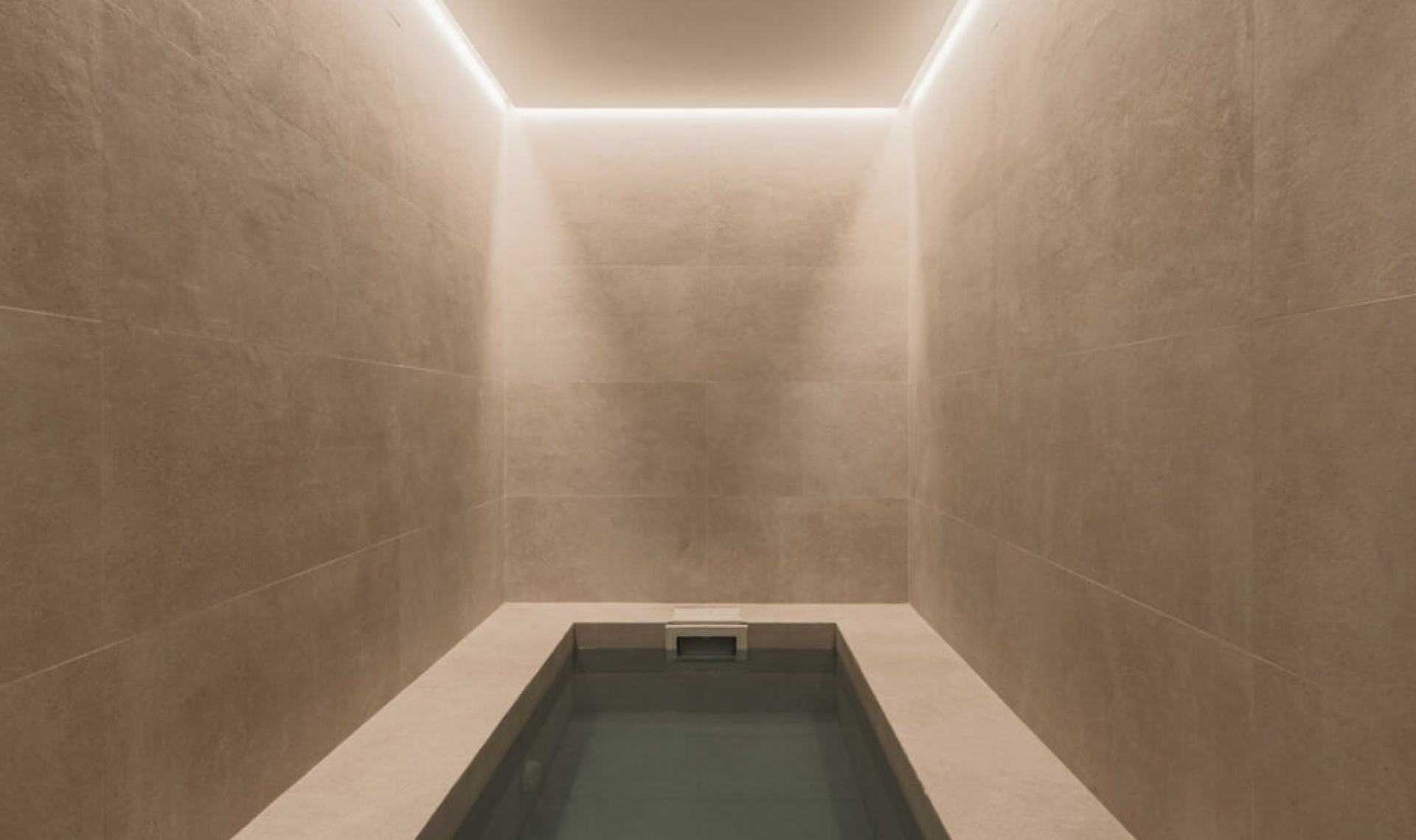 Resale - House -
Nueva Andalucía