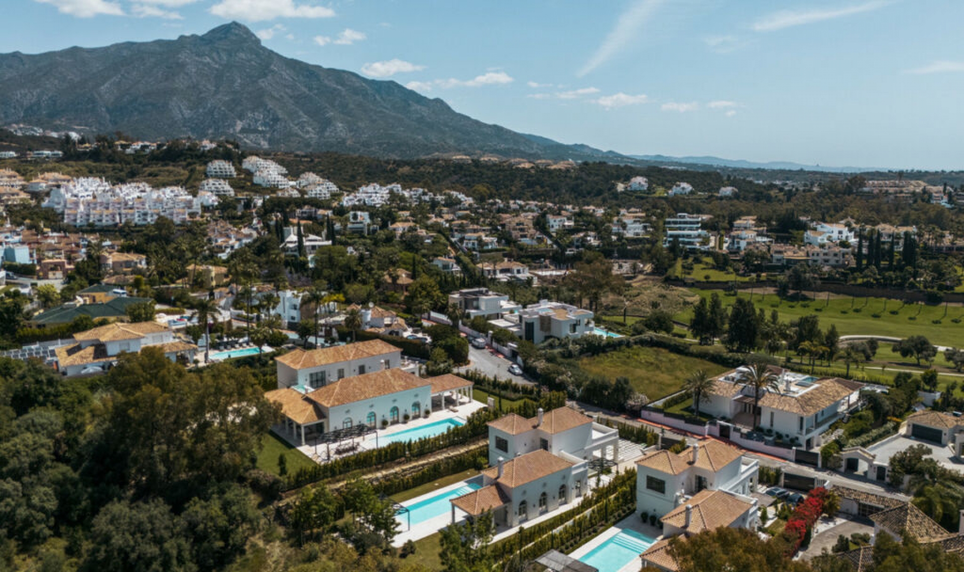 Resale - House -
Nueva Andalucía