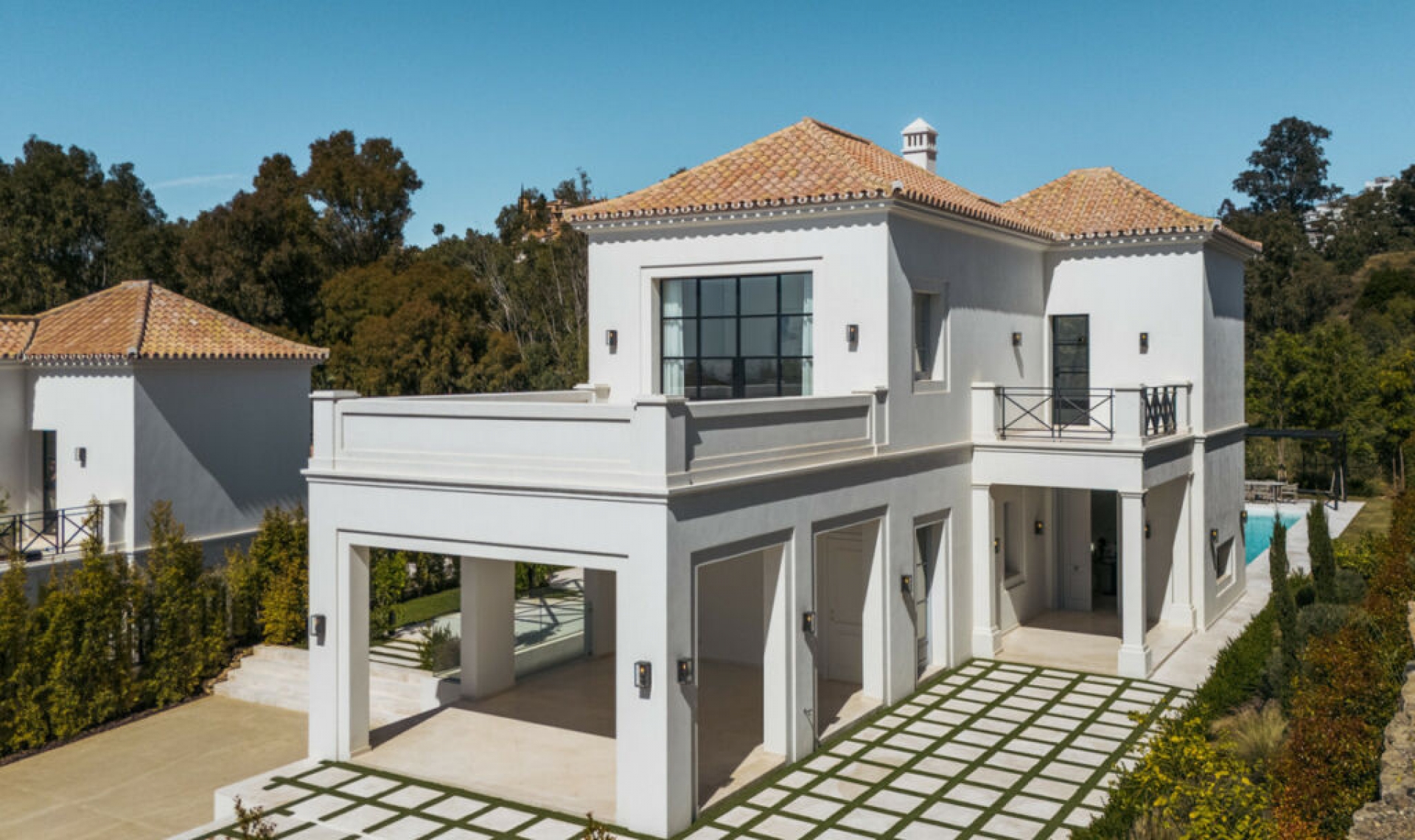 Resale - House -
Nueva Andalucía