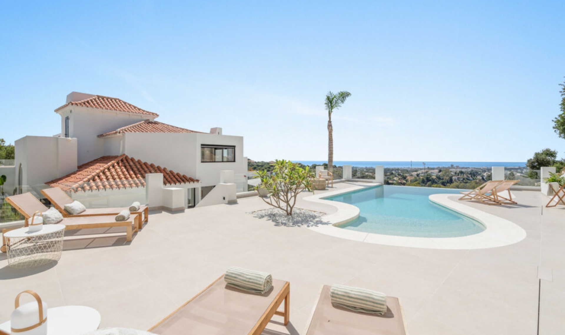 Resale - House -
Nueva Andalucía