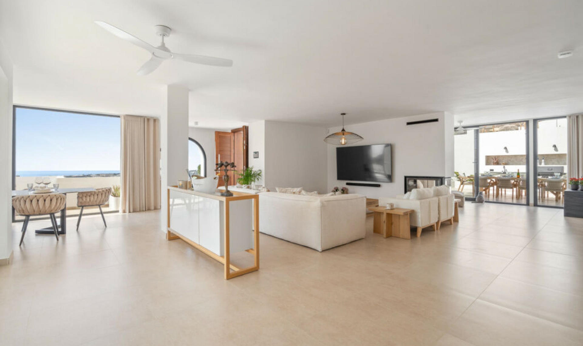 Resale - House -
Nueva Andalucía