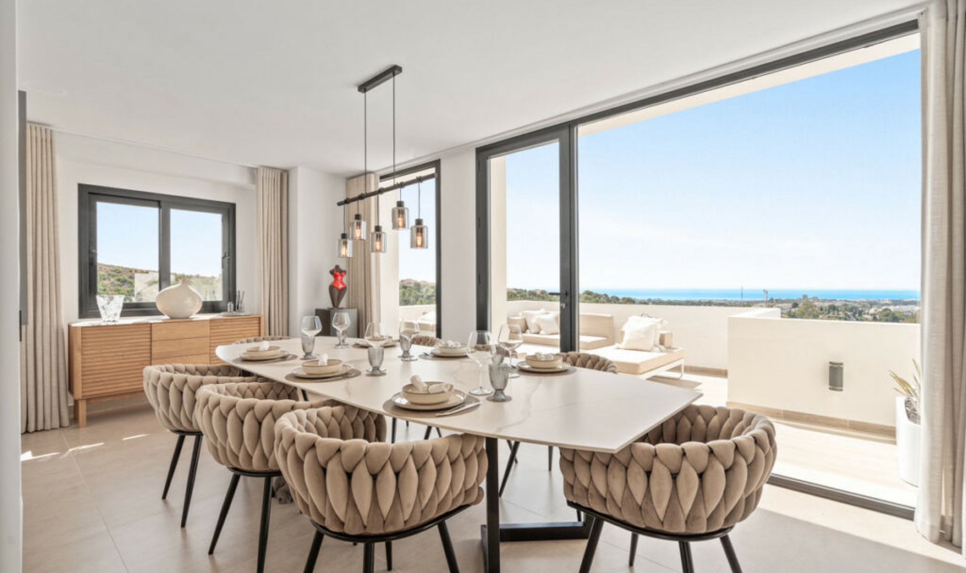 Resale - House -
Nueva Andalucía