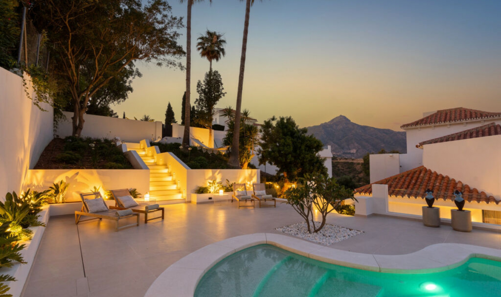 Resale - House -
Nueva Andalucía