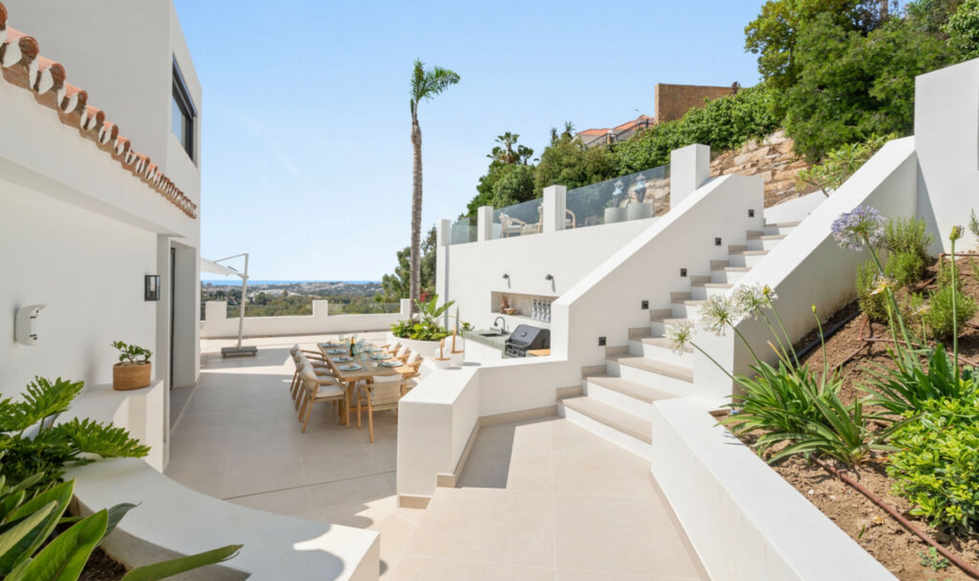 Resale - House -
Nueva Andalucía