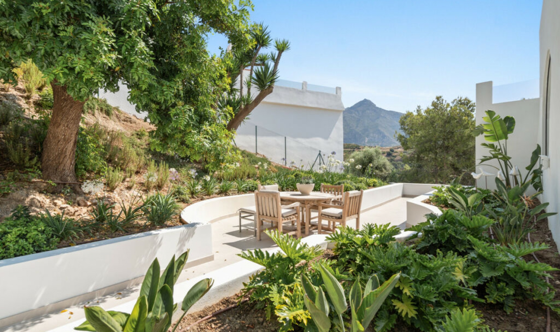 Resale - House -
Nueva Andalucía