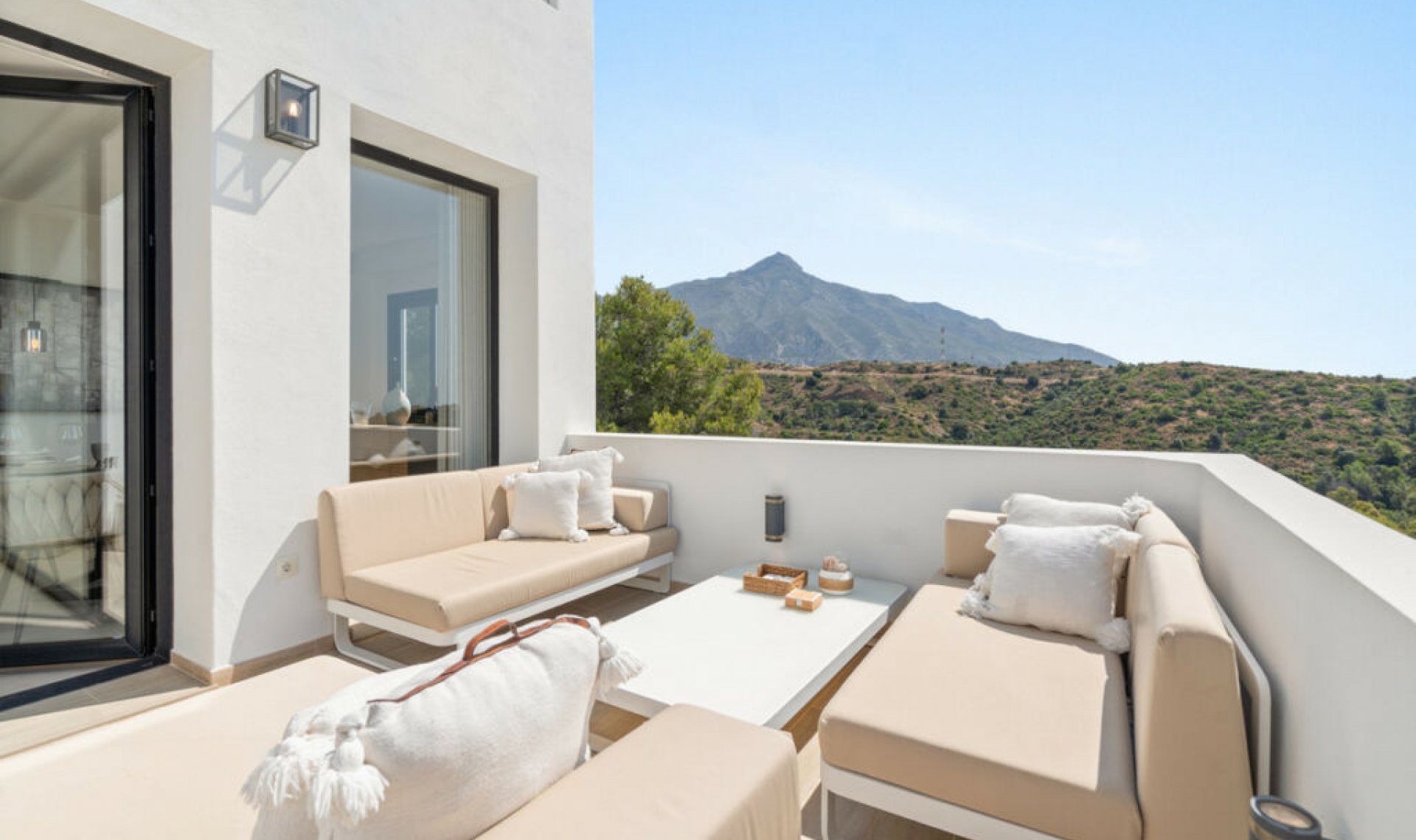 Resale - House -
Nueva Andalucía