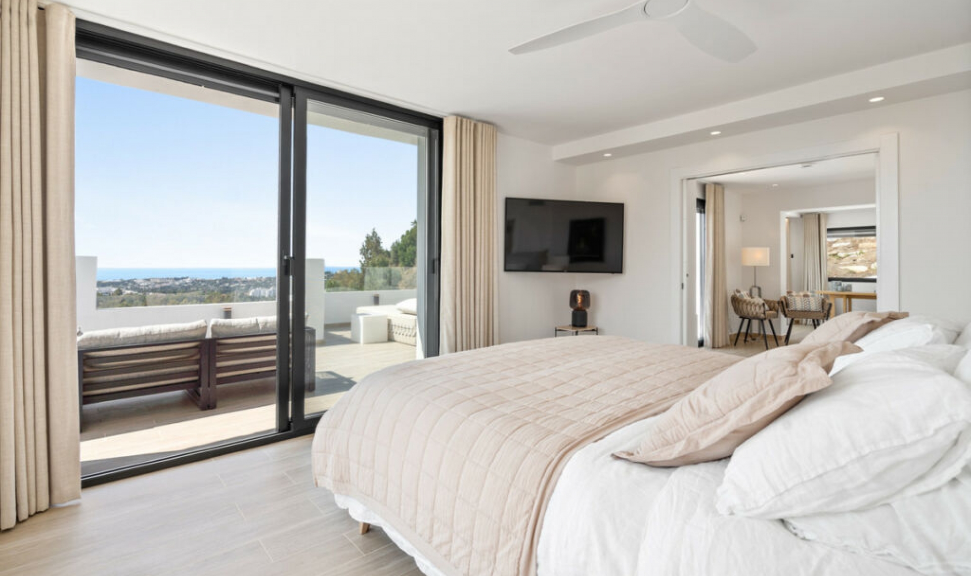 Resale - House -
Nueva Andalucía