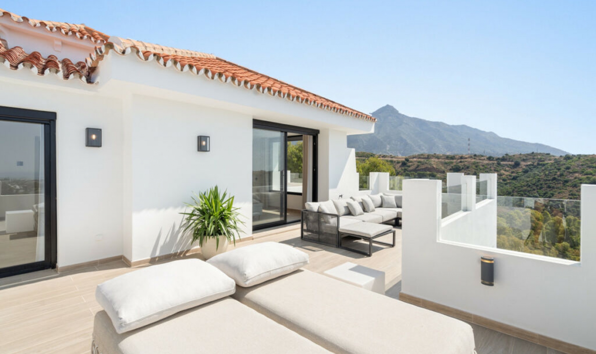 Resale - House -
Nueva Andalucía