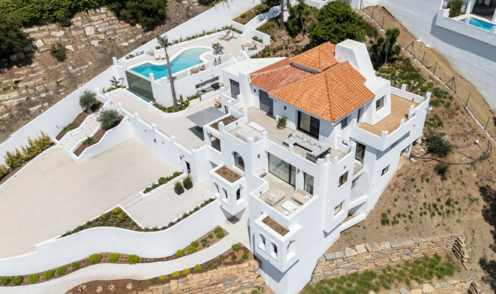 Resale - House -
Nueva Andalucía