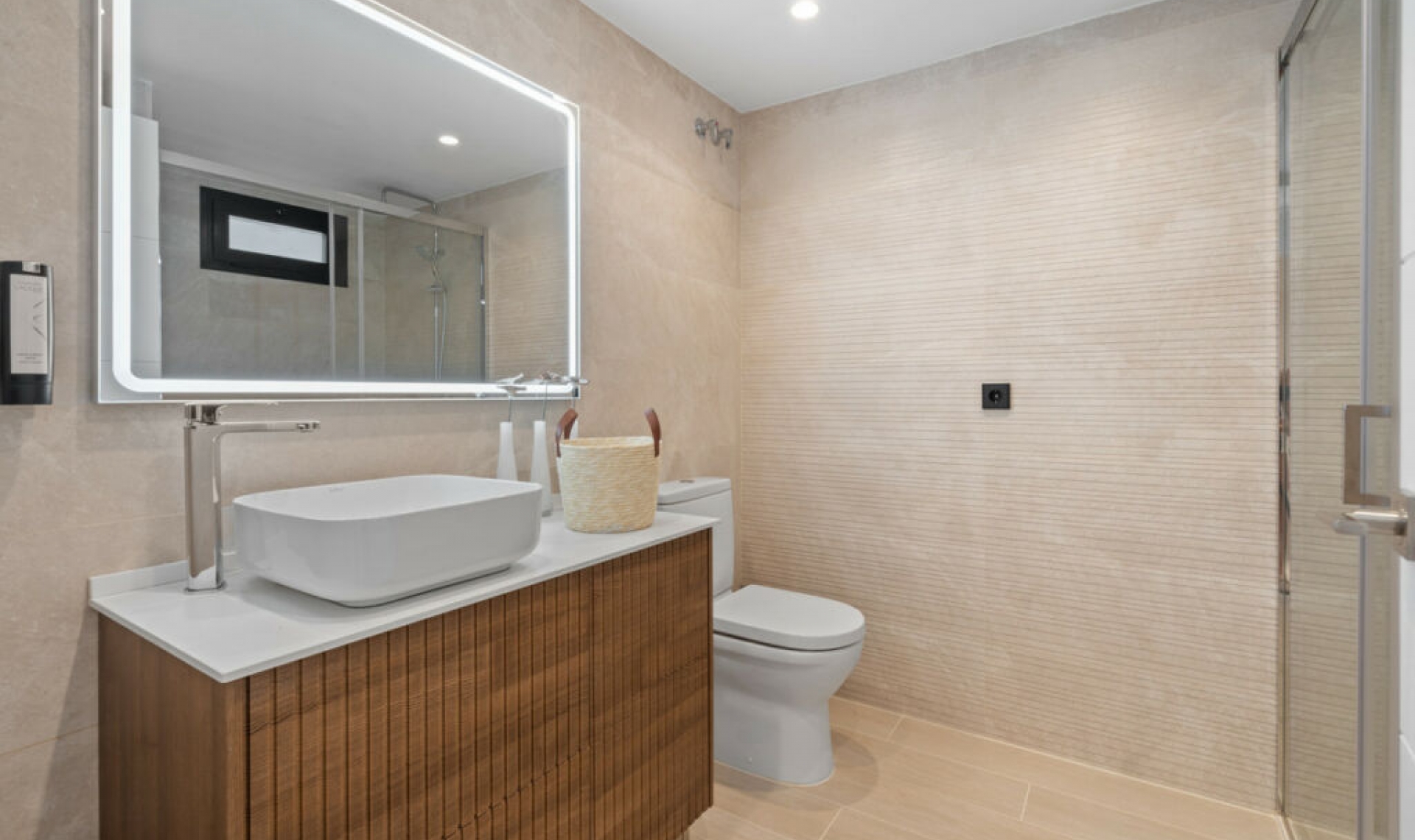 Resale - House -
Nueva Andalucía