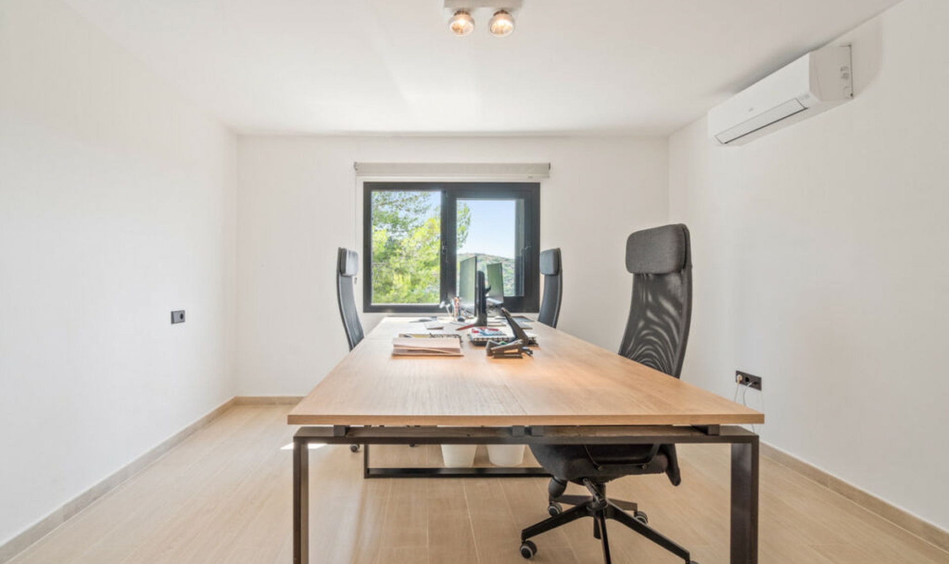 Resale - House -
Nueva Andalucía