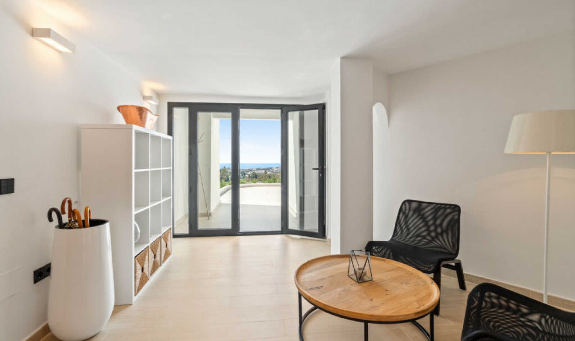 Resale - House -
Nueva Andalucía