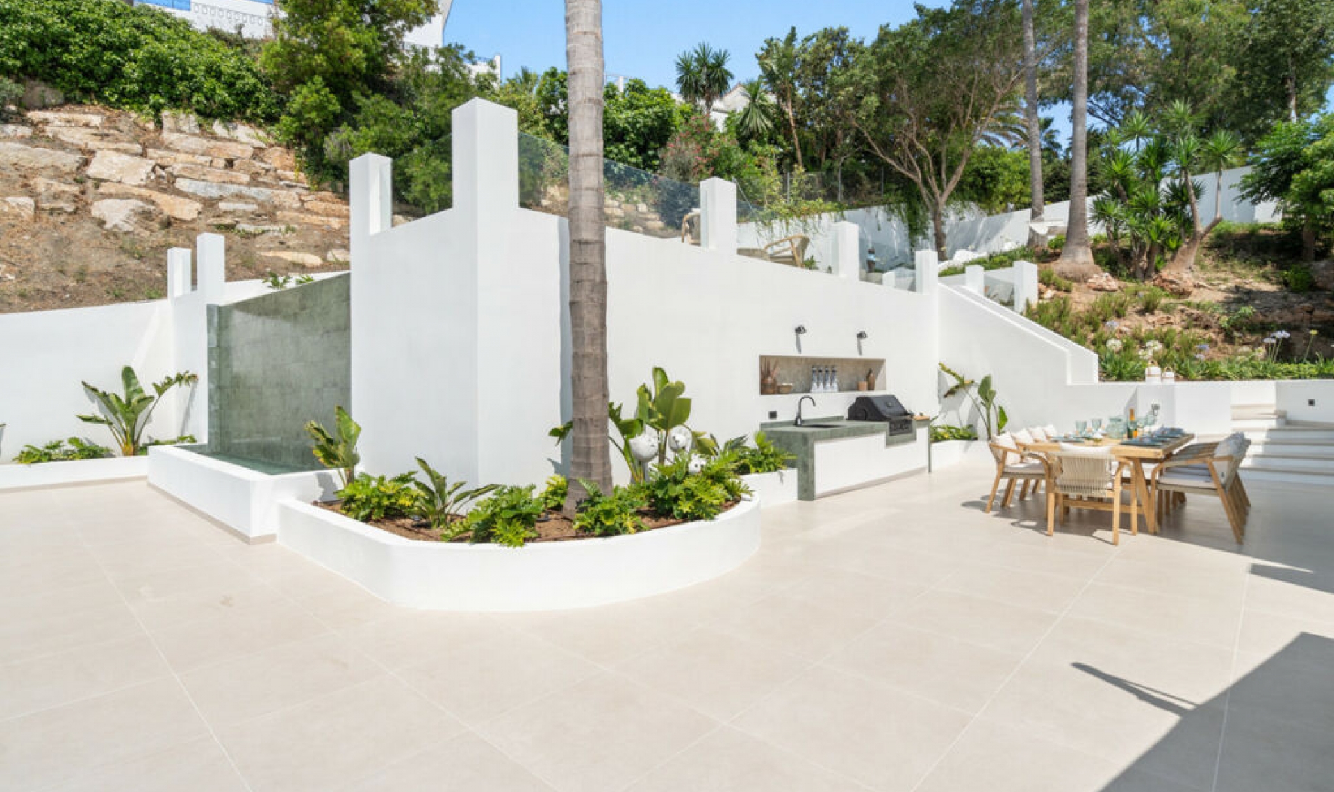 Resale - House -
Nueva Andalucía