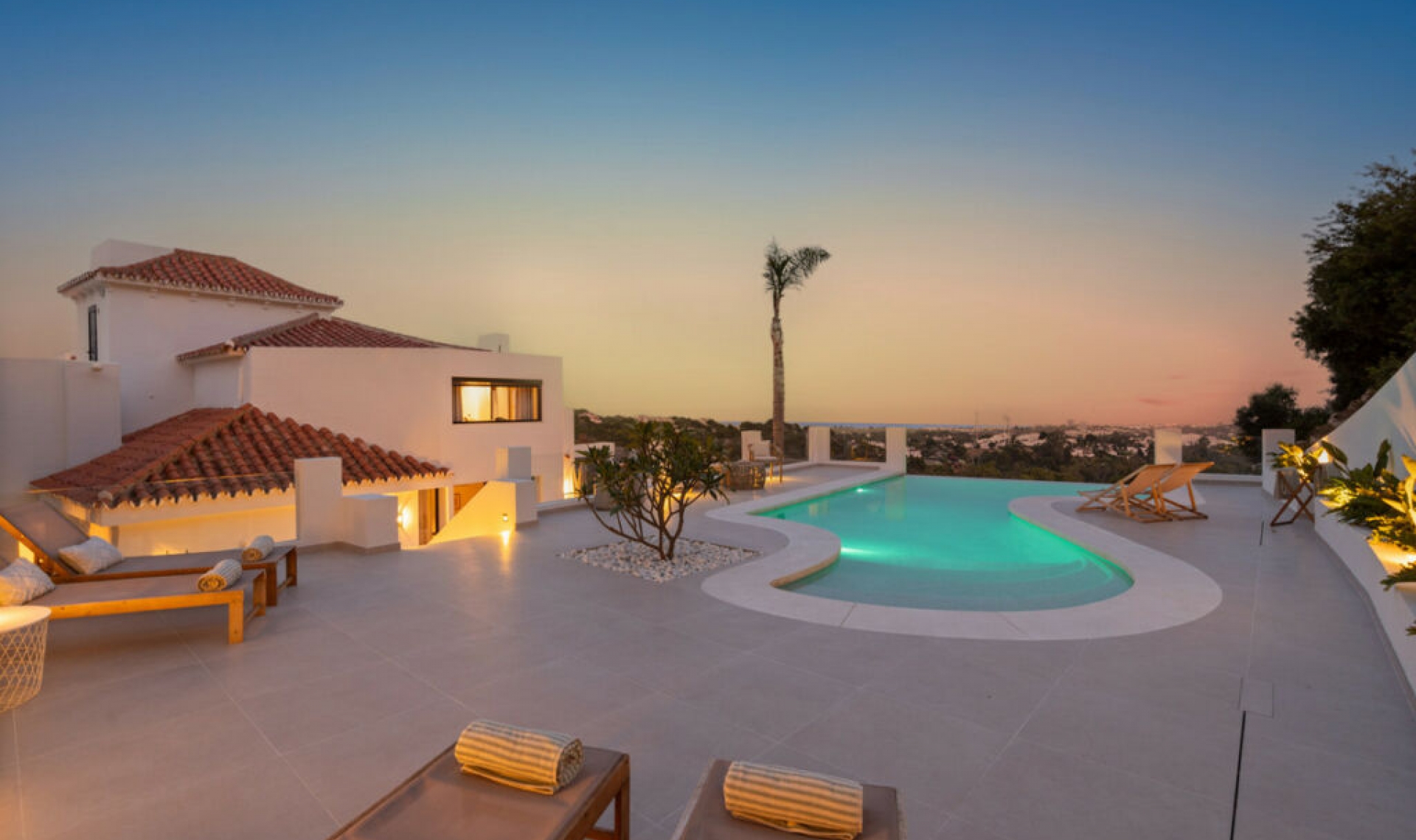 Resale - House -
Nueva Andalucía