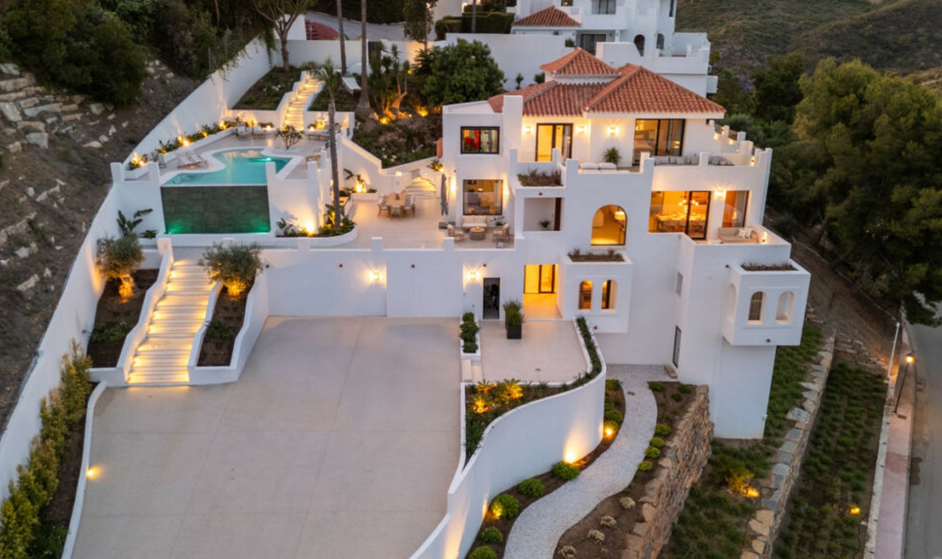 Resale - House -
Nueva Andalucía