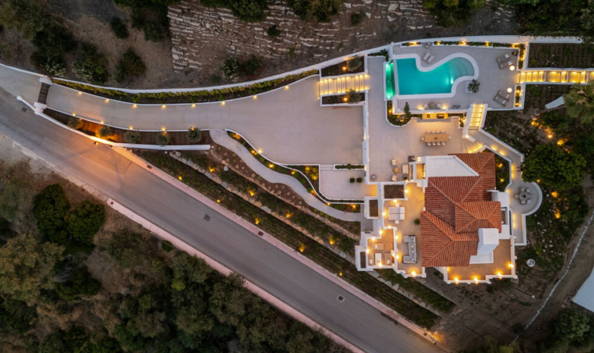 Resale - House -
Nueva Andalucía