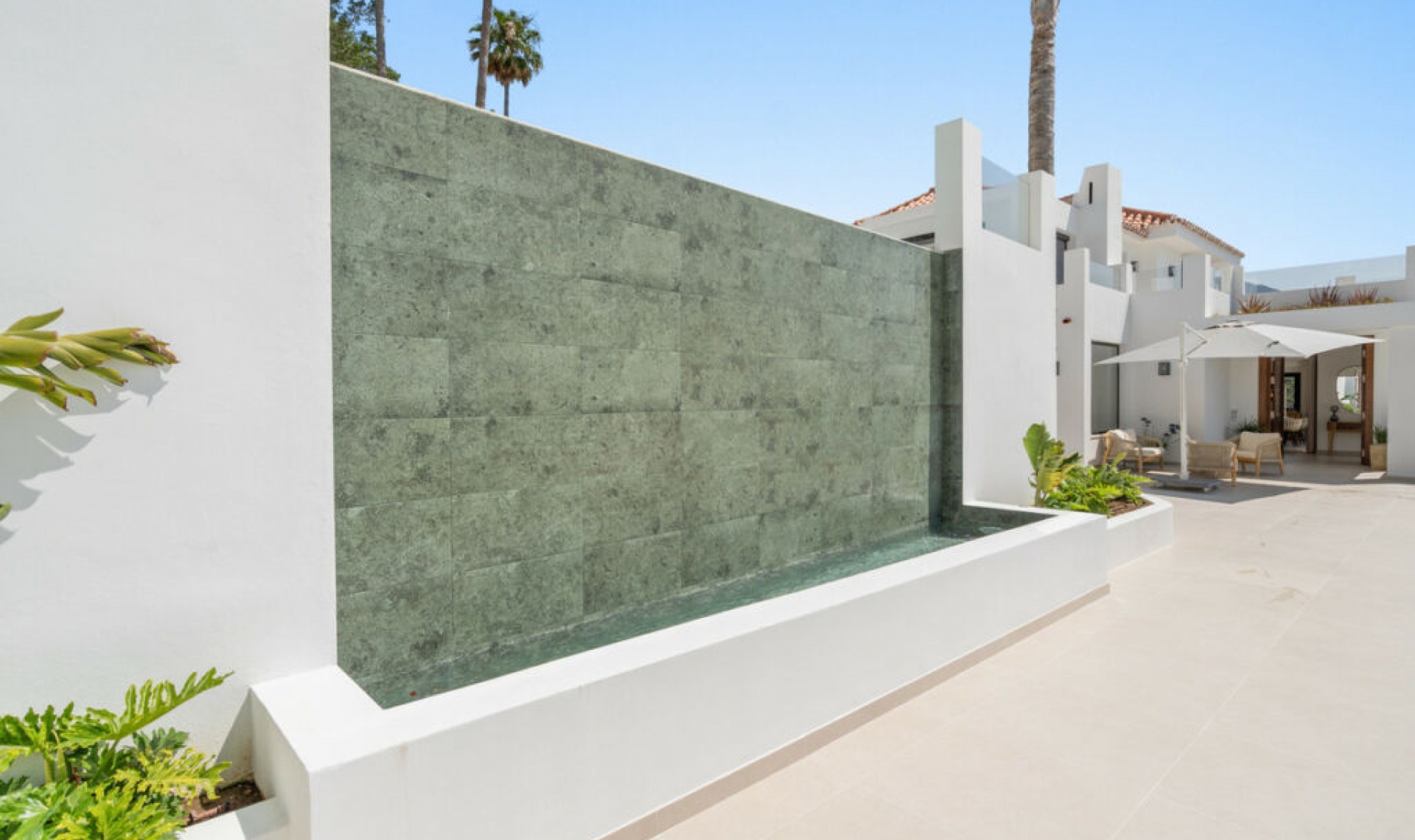 Resale - House -
Nueva Andalucía