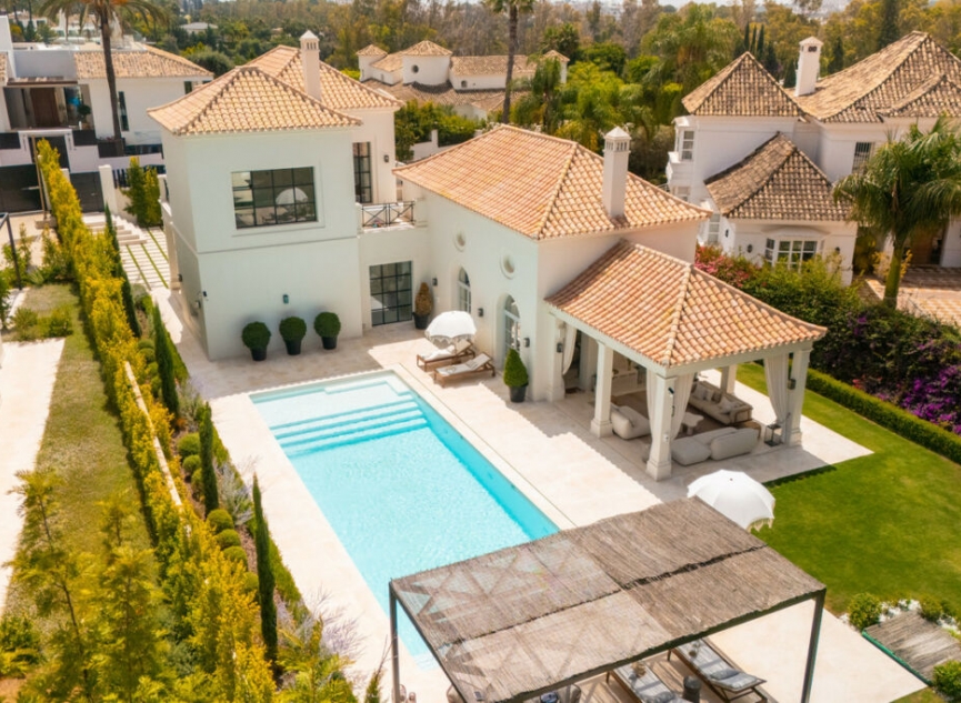 Resale - House -
Nueva Andalucía