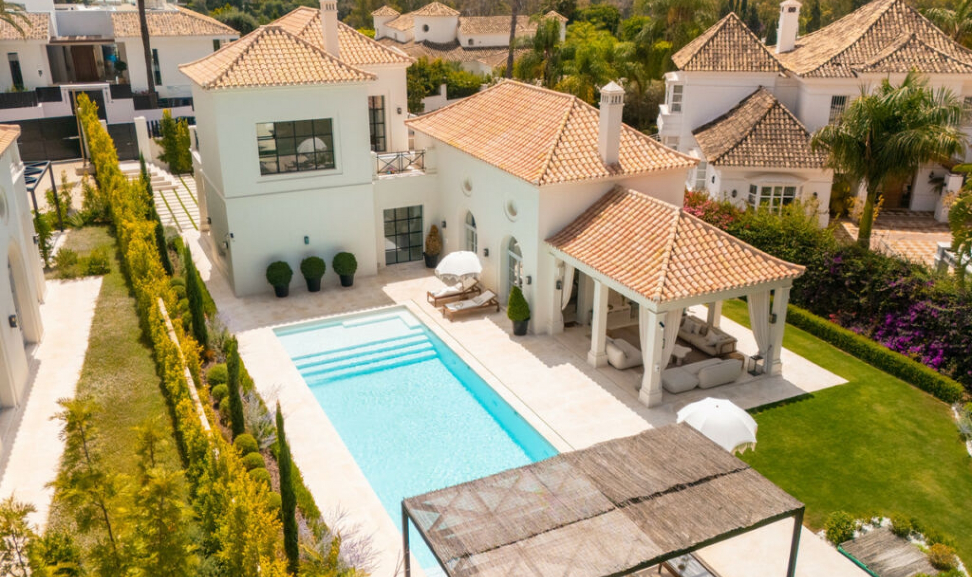 Resale - House -
Nueva Andalucía