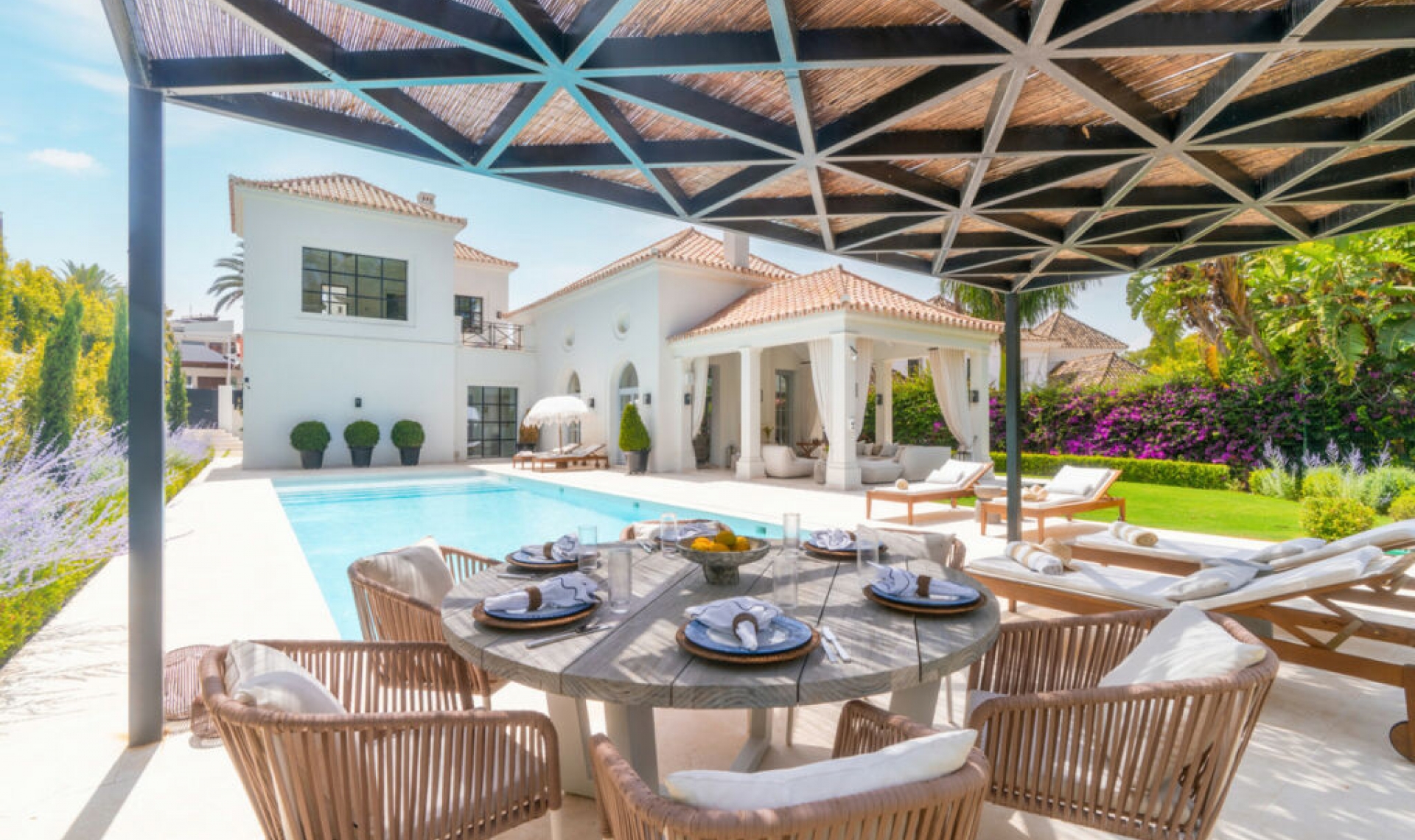 Resale - House -
Nueva Andalucía