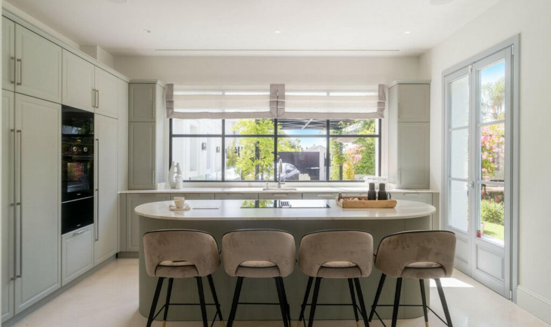 Resale - House -
Nueva Andalucía