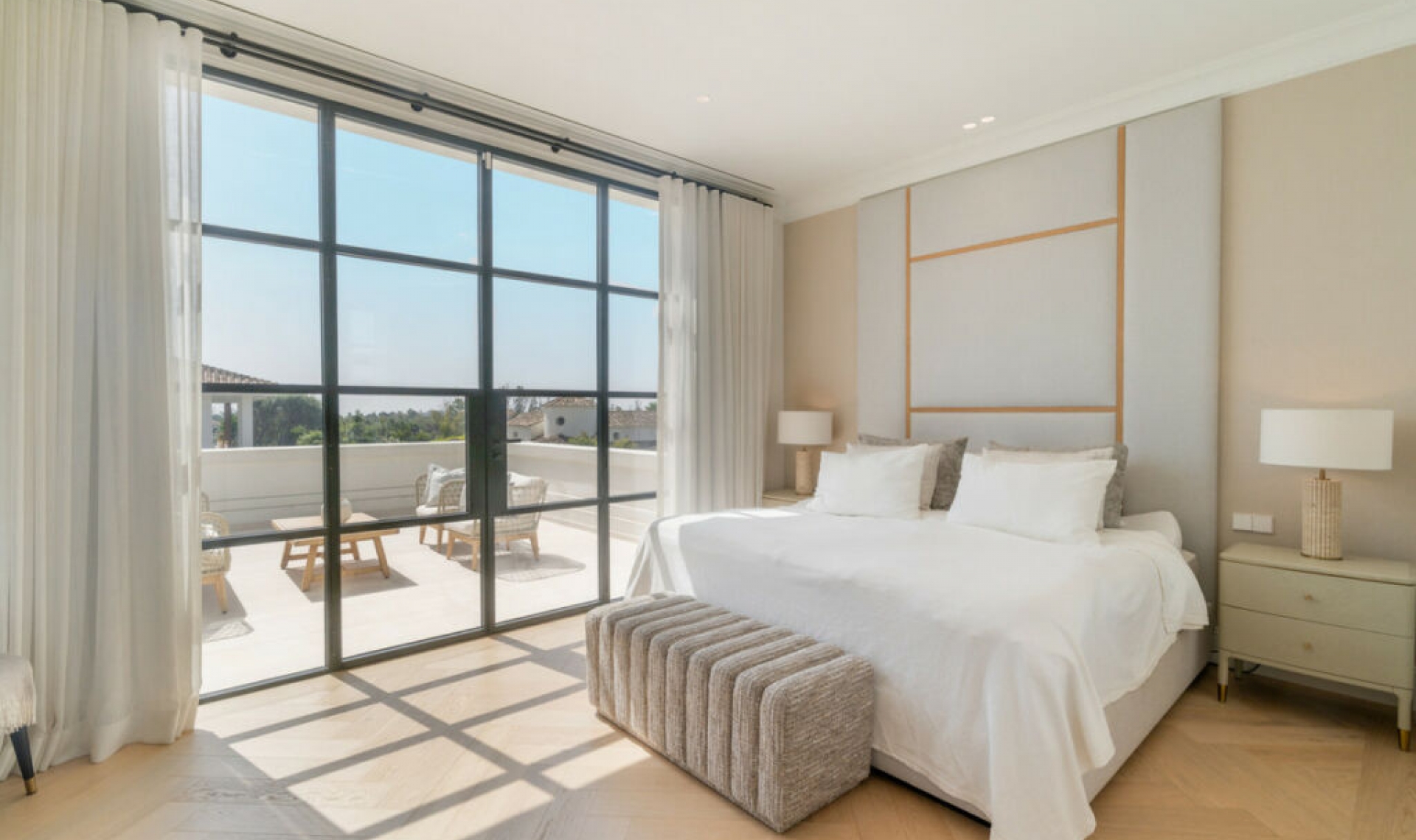 Resale - House -
Nueva Andalucía