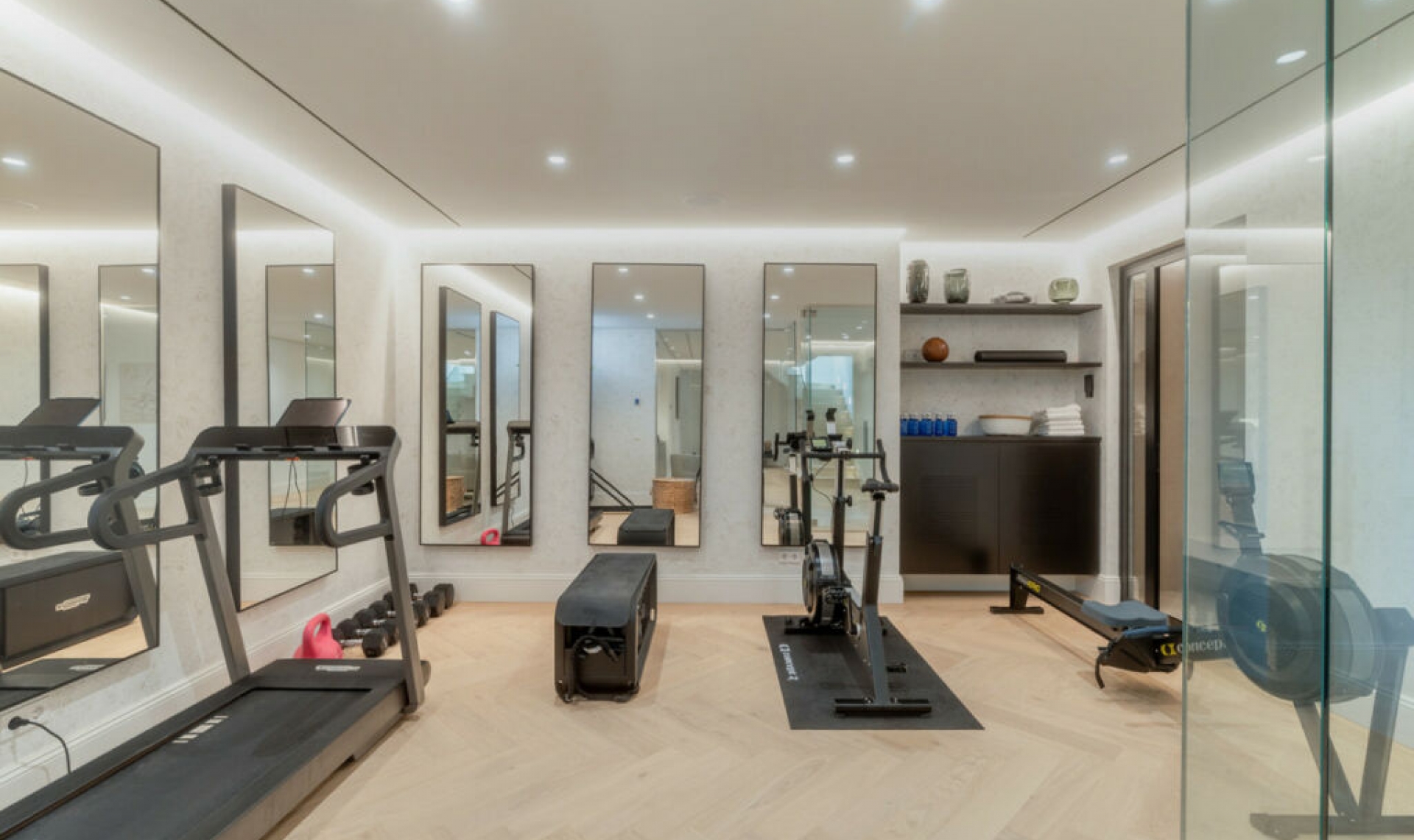 Resale - House -
Nueva Andalucía