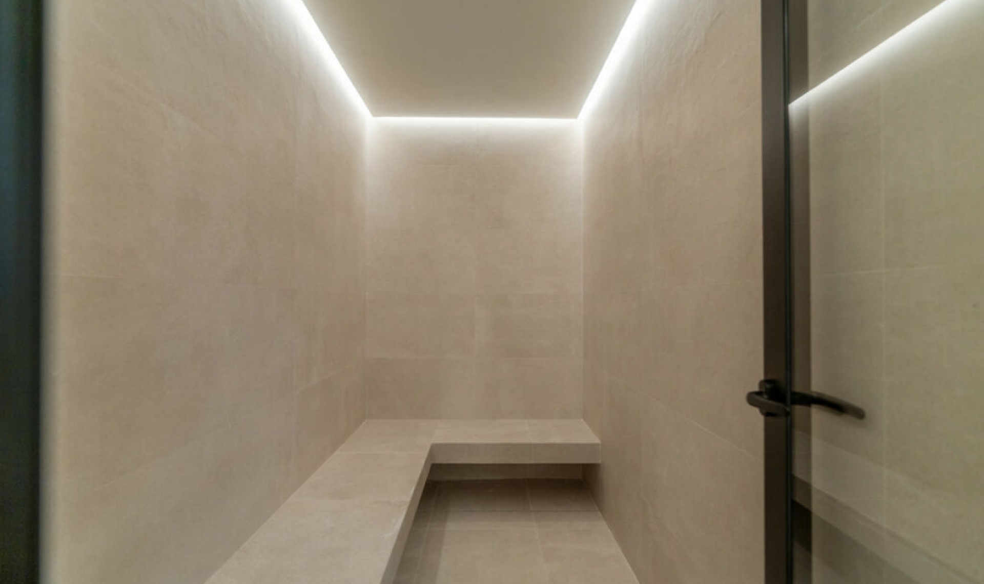 Resale - House -
Nueva Andalucía