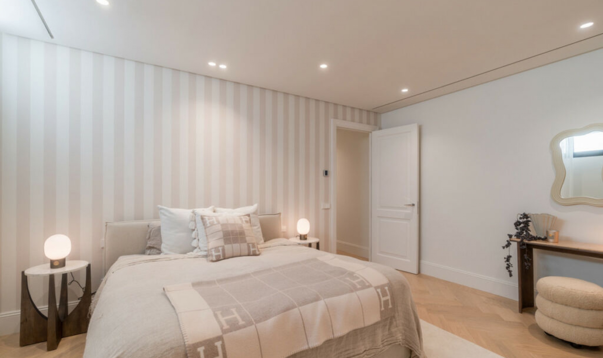 Resale - House -
Nueva Andalucía