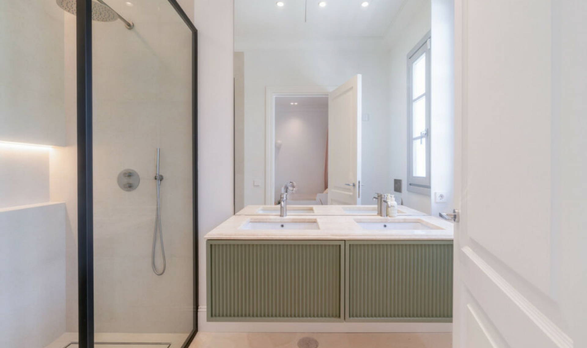 Resale - House -
Nueva Andalucía