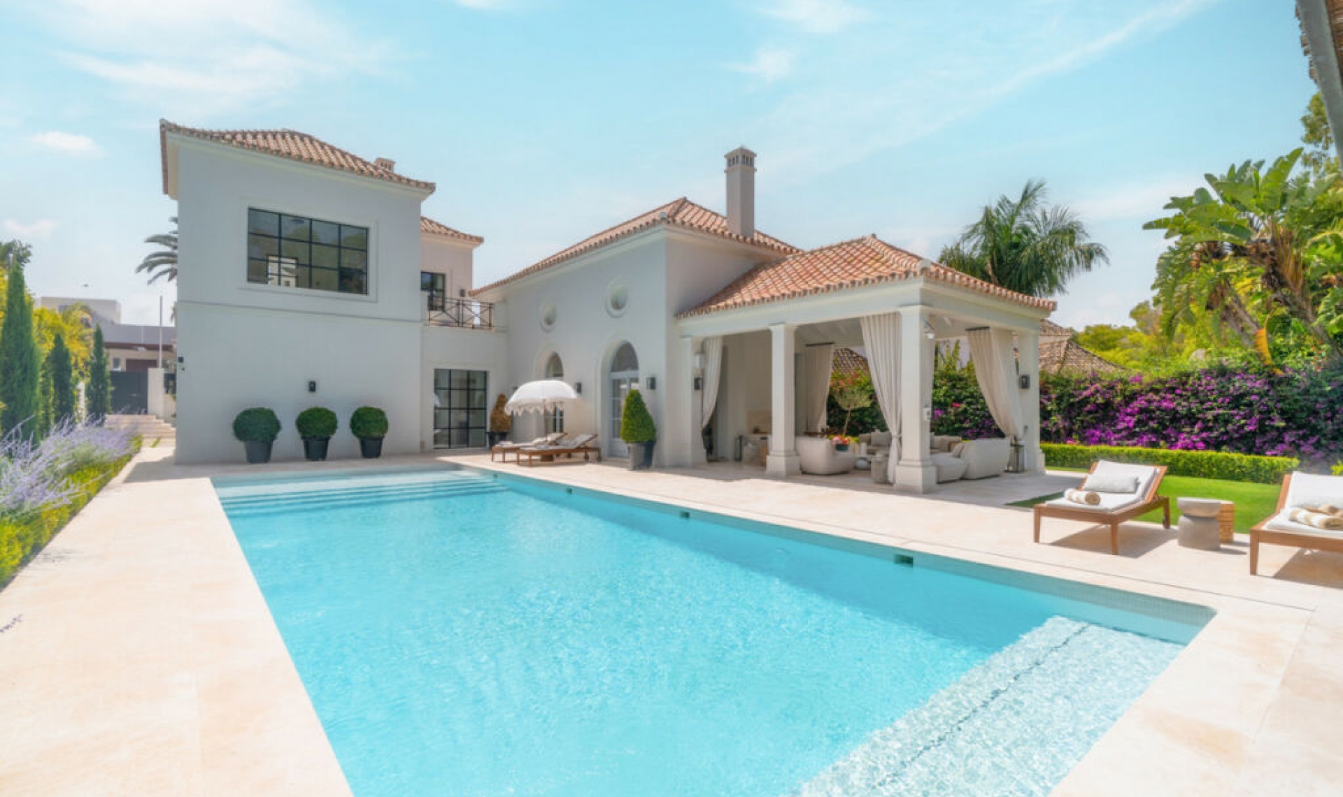 Resale - House -
Nueva Andalucía