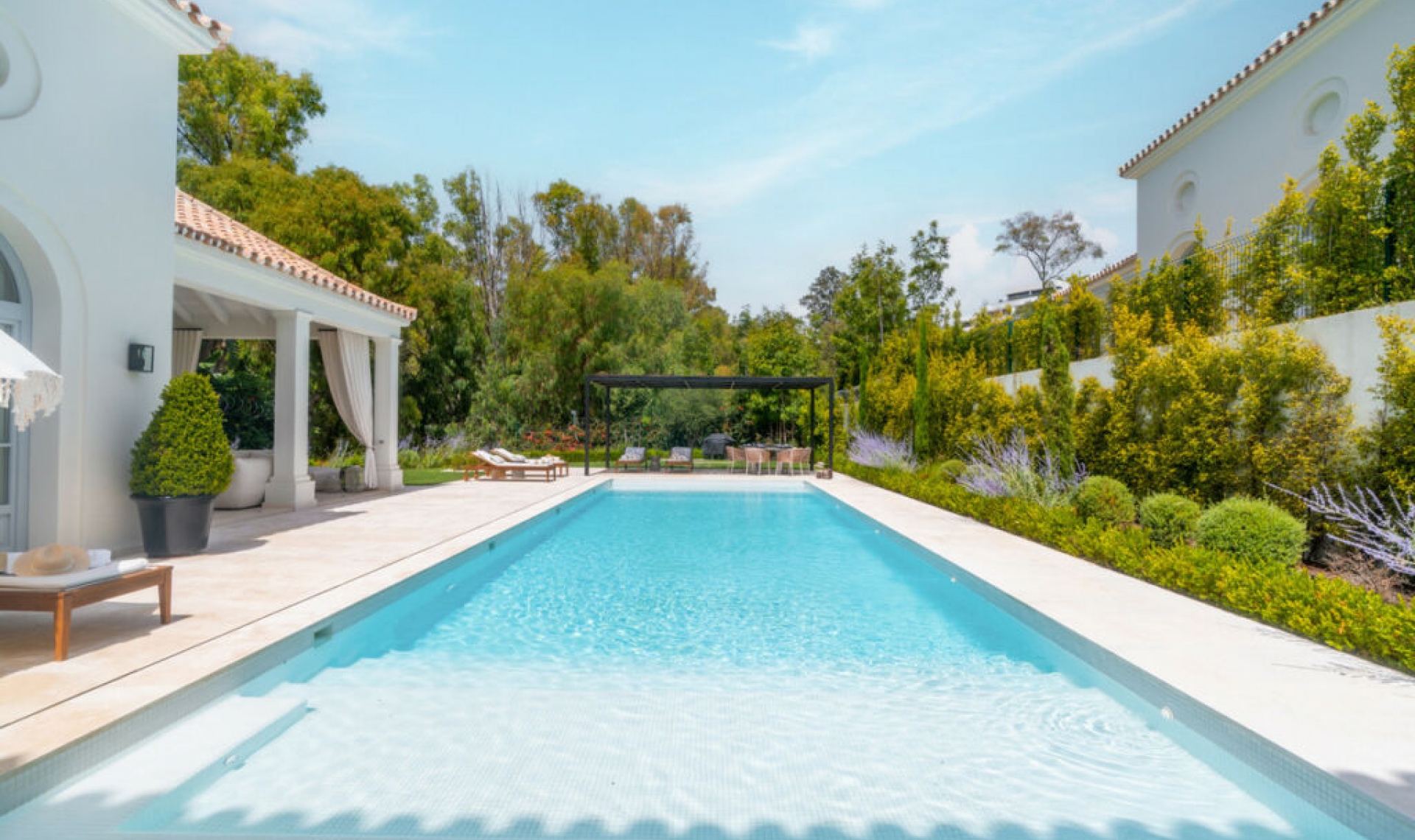 Resale - House -
Nueva Andalucía