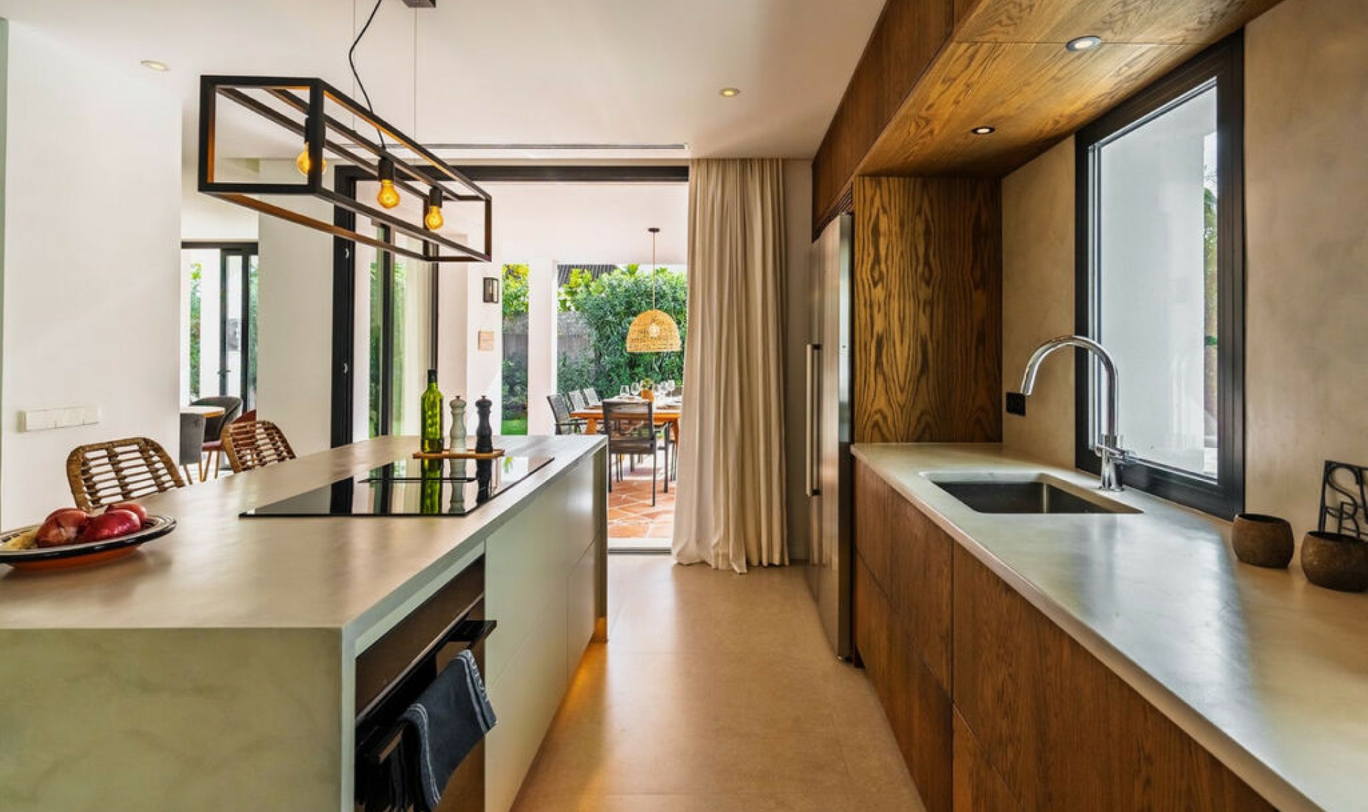 Resale - House -
Nueva Andalucía