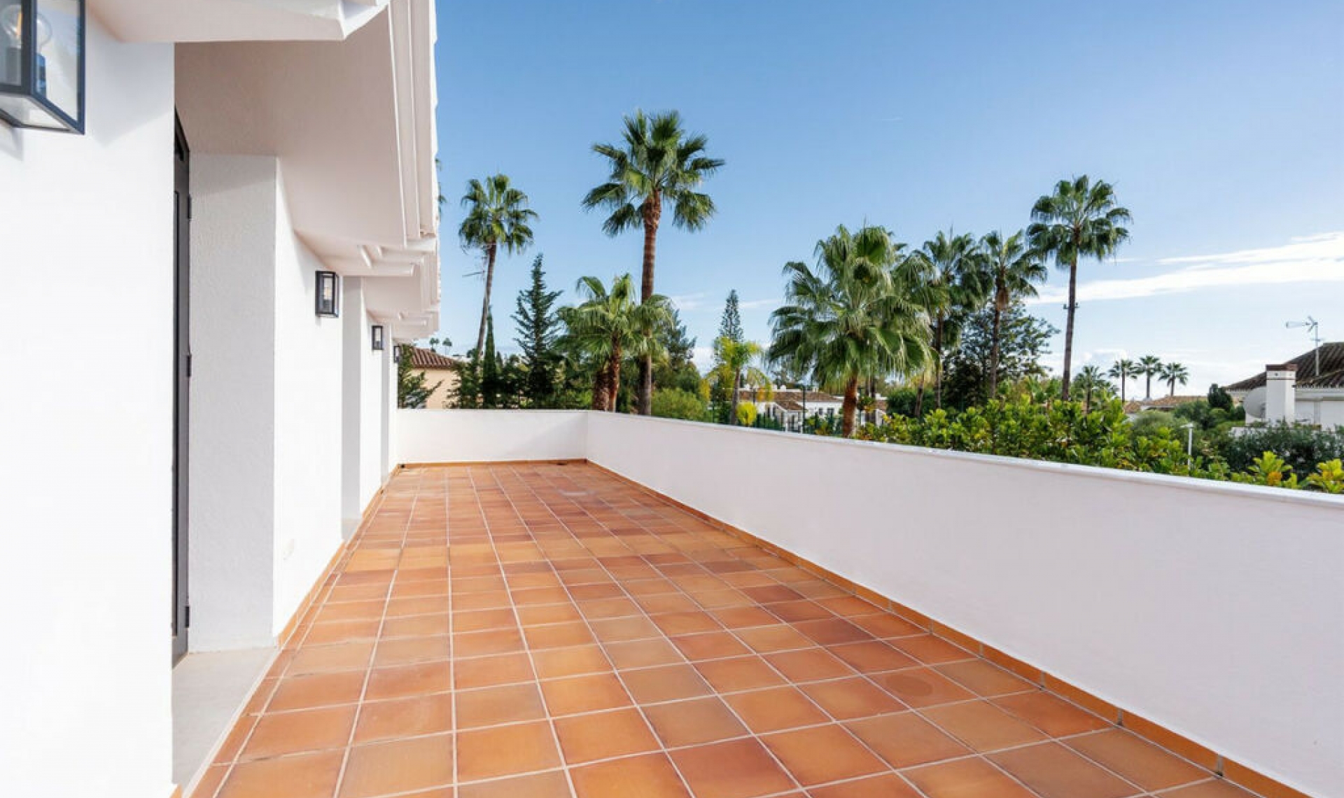 Resale - House -
Nueva Andalucía