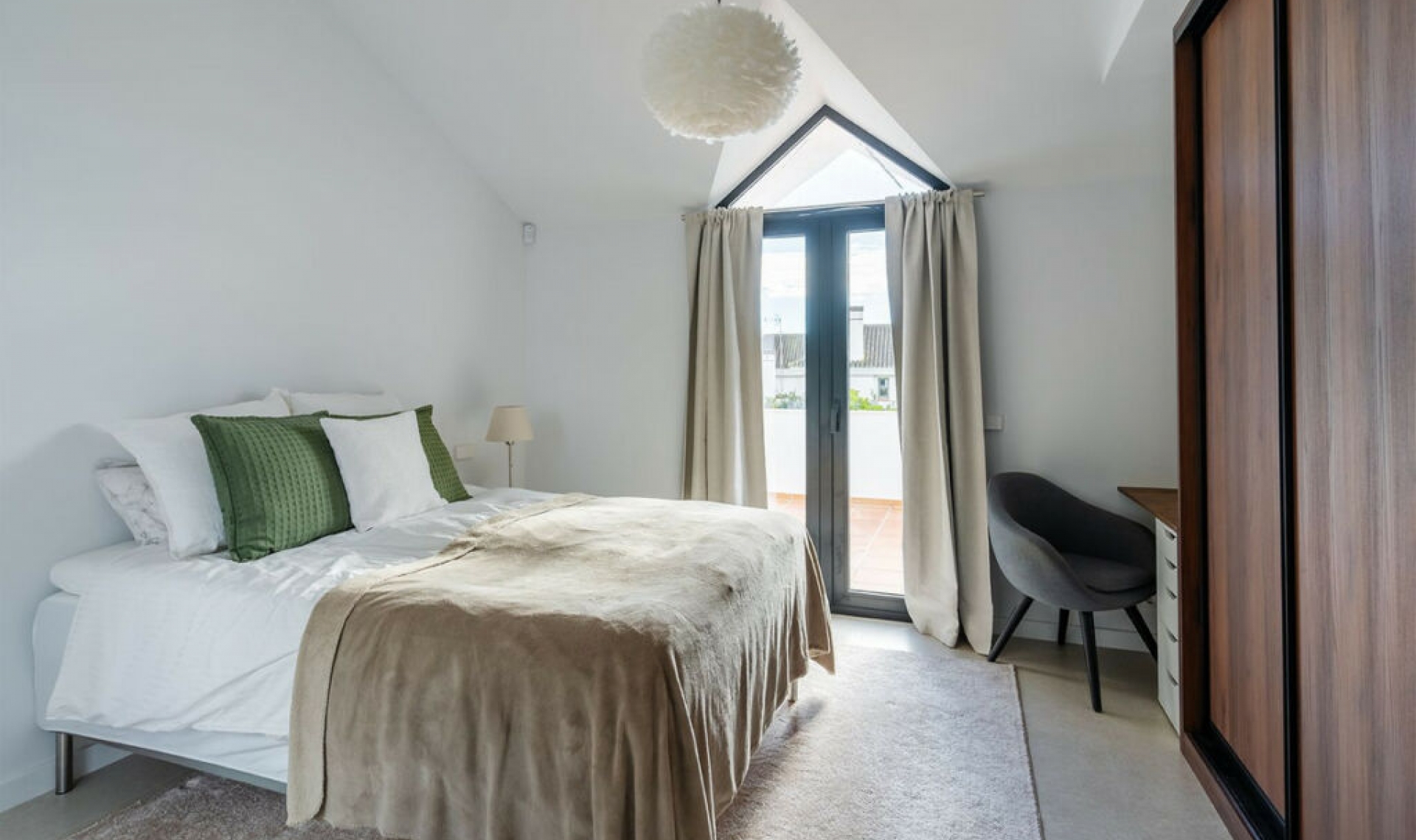 Resale - House -
Nueva Andalucía