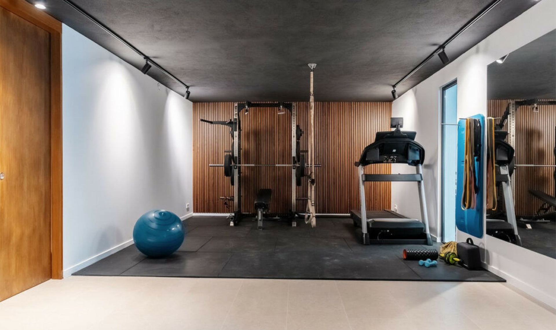 Resale - House -
Nueva Andalucía