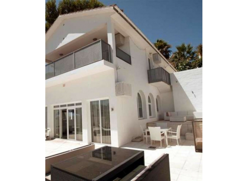 Resale - House -
Nueva Andalucía