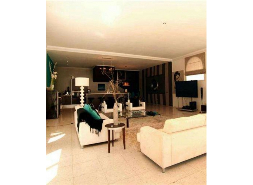 Resale - House -
Nueva Andalucía