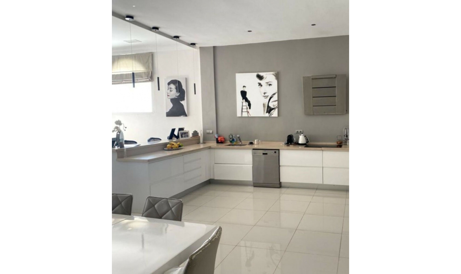 Resale - House -
Nueva Andalucía