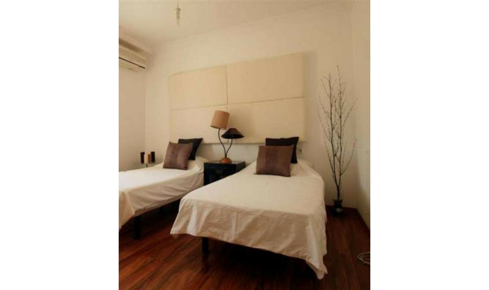 Resale - House -
Nueva Andalucía