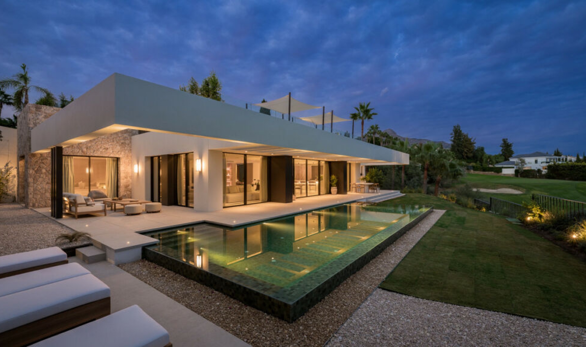 Resale - House -
Nueva Andalucía