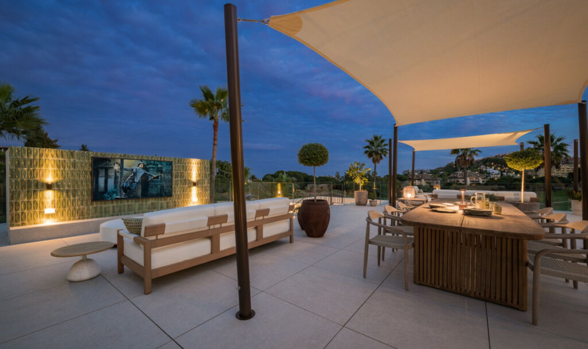 Resale - House -
Nueva Andalucía