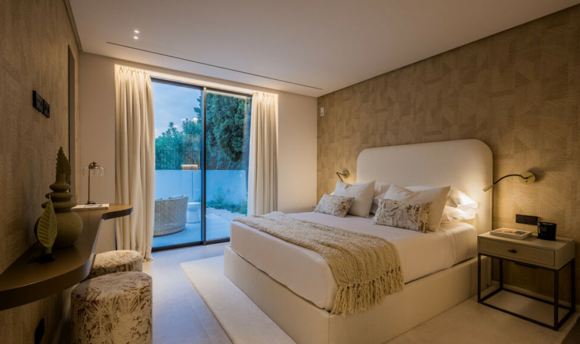 Resale - House -
Nueva Andalucía