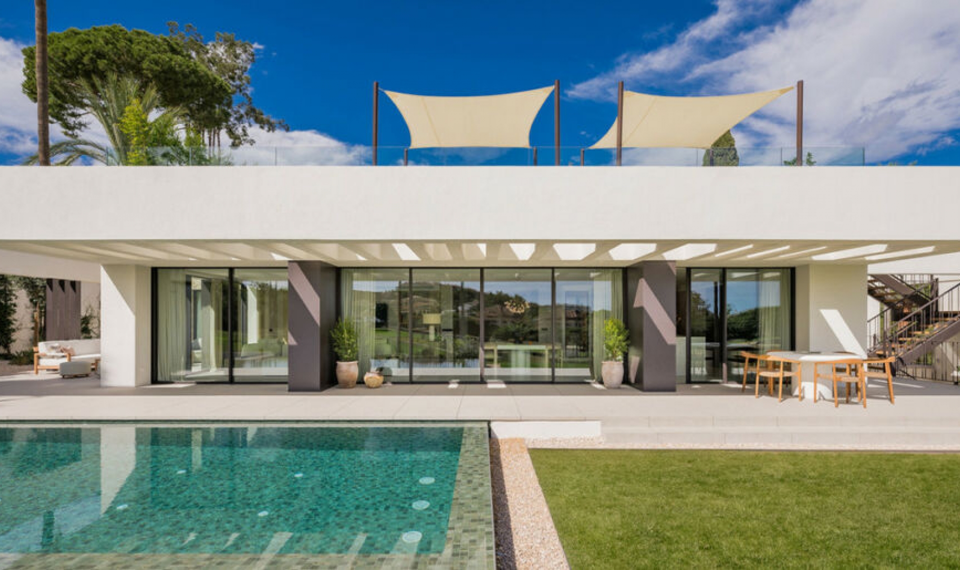 Resale - House -
Nueva Andalucía