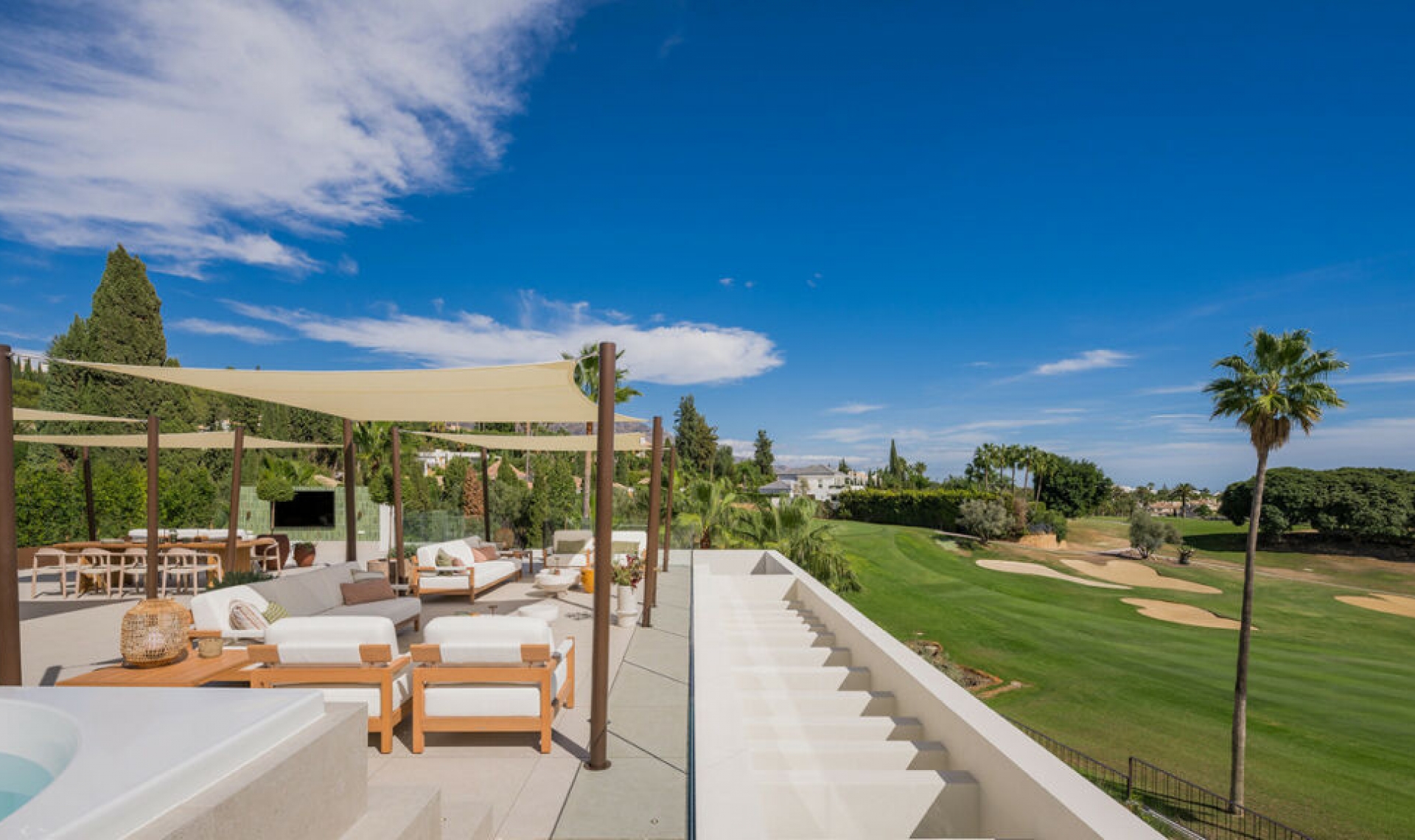 Resale - House -
Nueva Andalucía