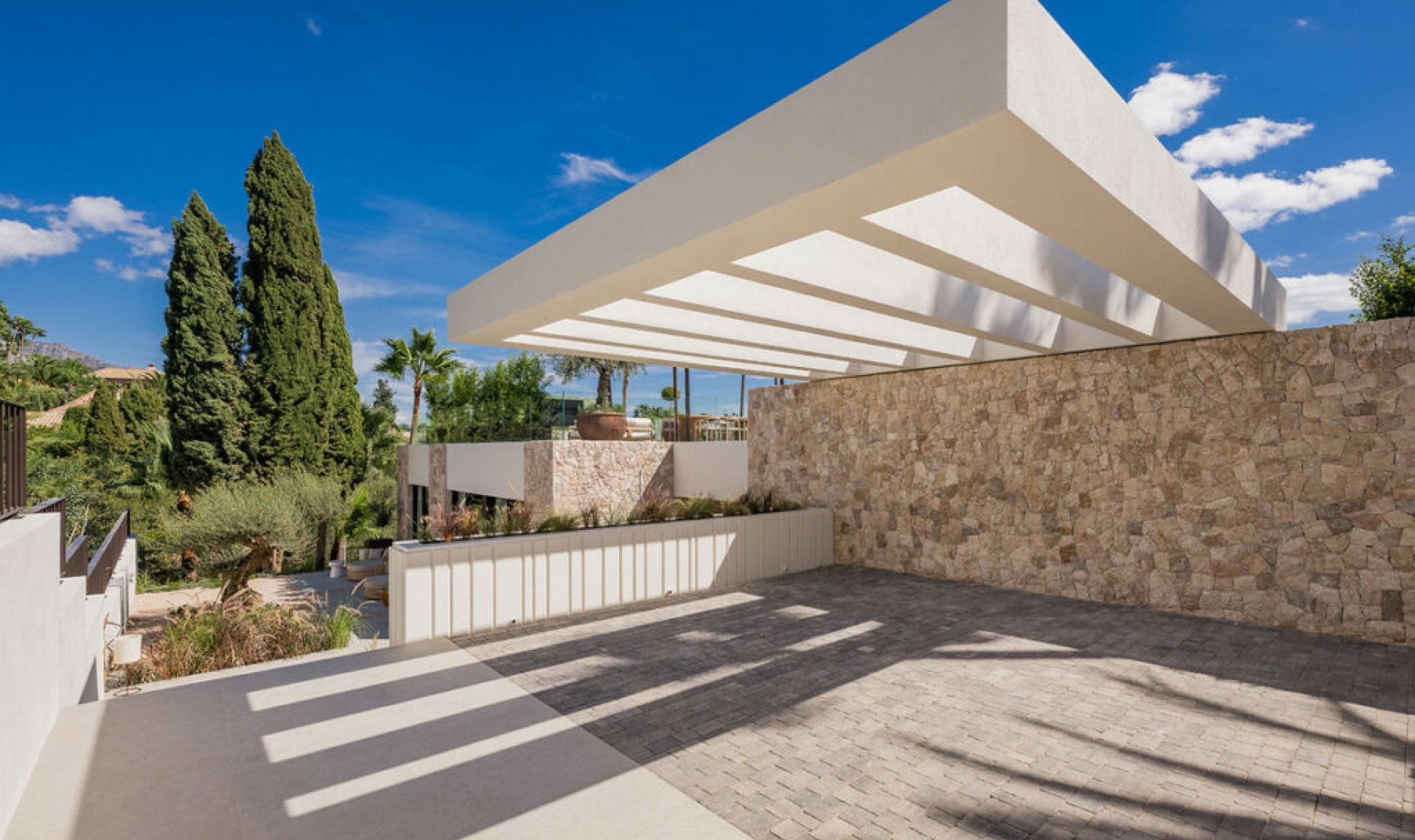 Resale - House -
Nueva Andalucía