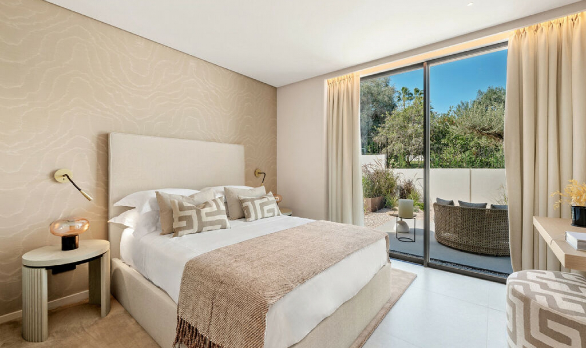 Resale - House -
Nueva Andalucía