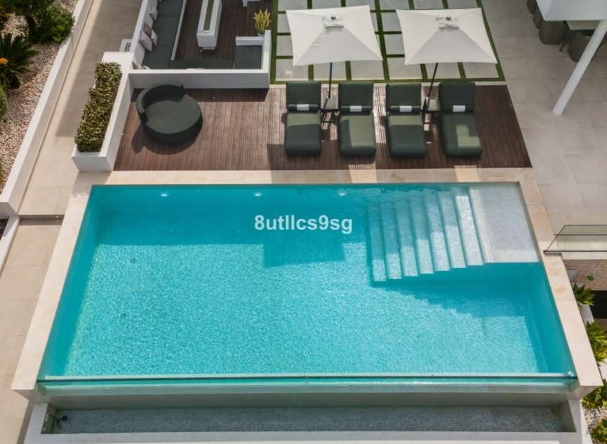 Resale - House -
Nueva Andalucía