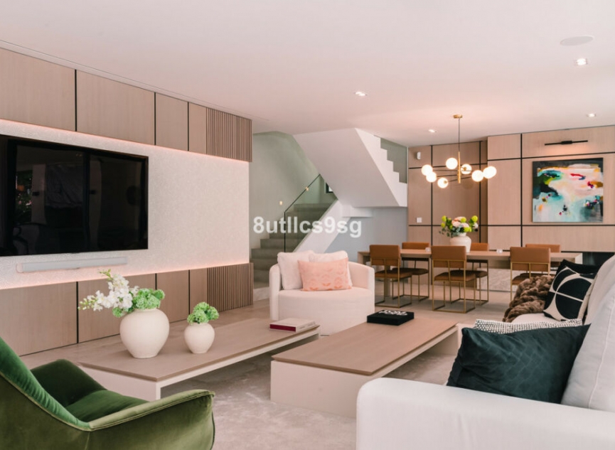 Resale - House -
Nueva Andalucía